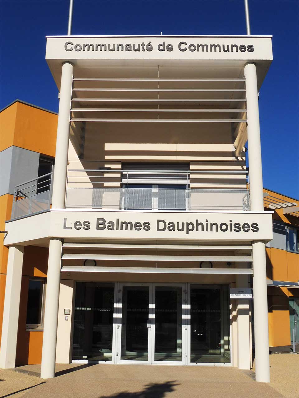 Photo de la devanture des Balmes Dauphinoises